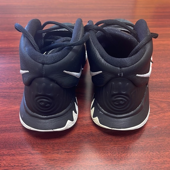 Kyrie 6 Size 3Y - Picture 4 of 8